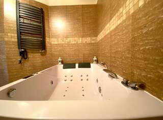 Хостелы Pokoje Rezydencja Parysa Люблин Двухместный номер с 1 кроватью и гидромассажной ванной-18